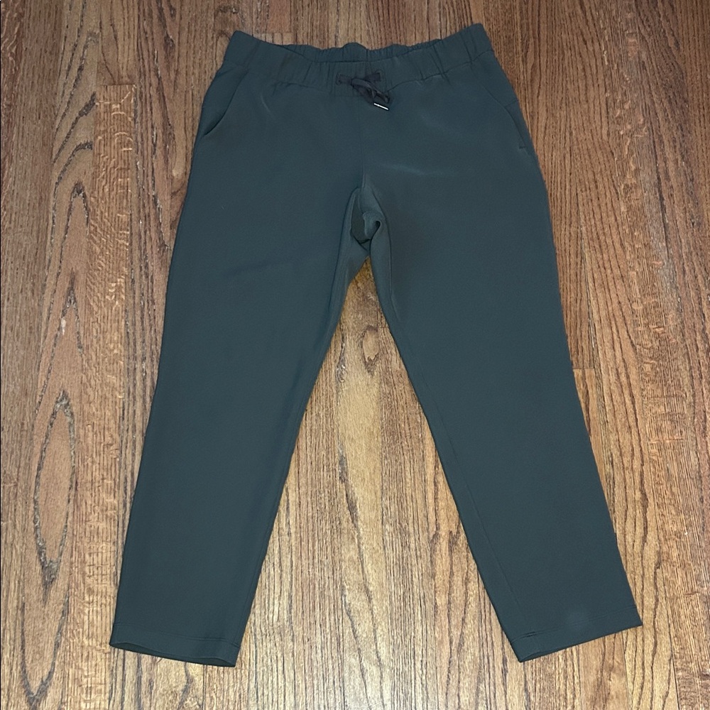Lululemon | On the Fly Pants 7/8 Ankle Dark Olive Green Drawstring- Size 8